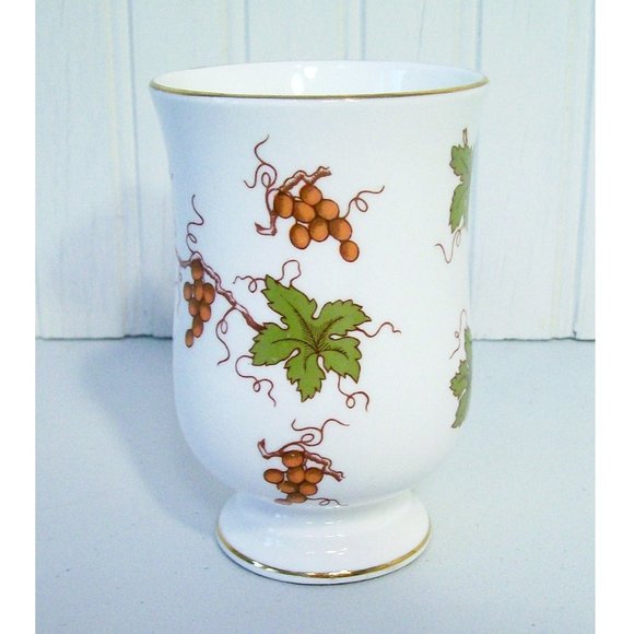 Royal Victoria Tea Coffee Cup Mug Bone China Grapes Grapevine Gold Trim - Picture 3 of 7